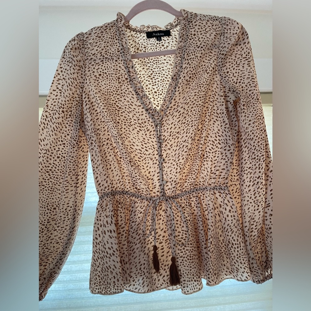Aakaa dressy top women’s size small